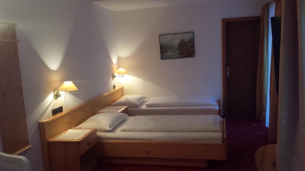 Hotel Garni Gardena - Appartments Santa Cristina Val Gardena Bilik gambar