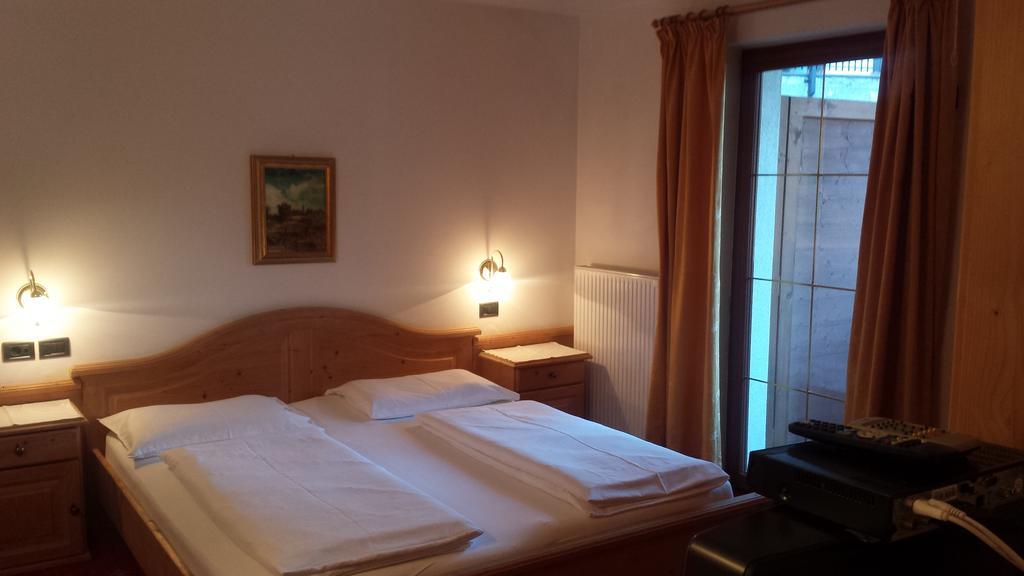 Hotel Garni Gardena - Appartments Santa Cristina Val Gardena Bilik gambar
