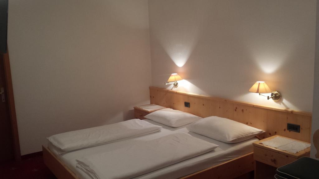 Hotel Garni Gardena - Appartments Santa Cristina Val Gardena Bilik gambar